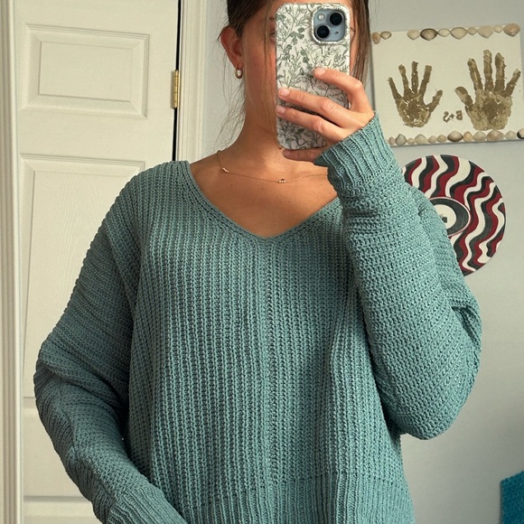 Green V-Neck Chunky Sweater - Picture 3 of 5